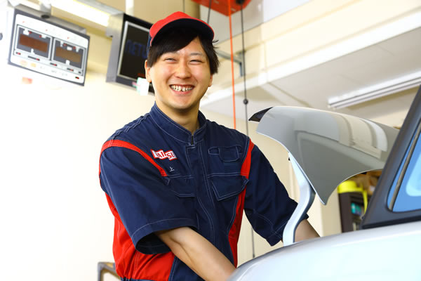 整備サービススタッフ 南国店 上岡利匡さん